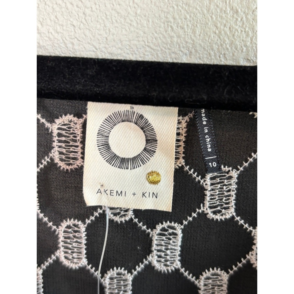 NEW Akemi + Kin Anthropologie Black White Embroidered Eyelet Mini Dress Size 10 - Picture 5 of 9